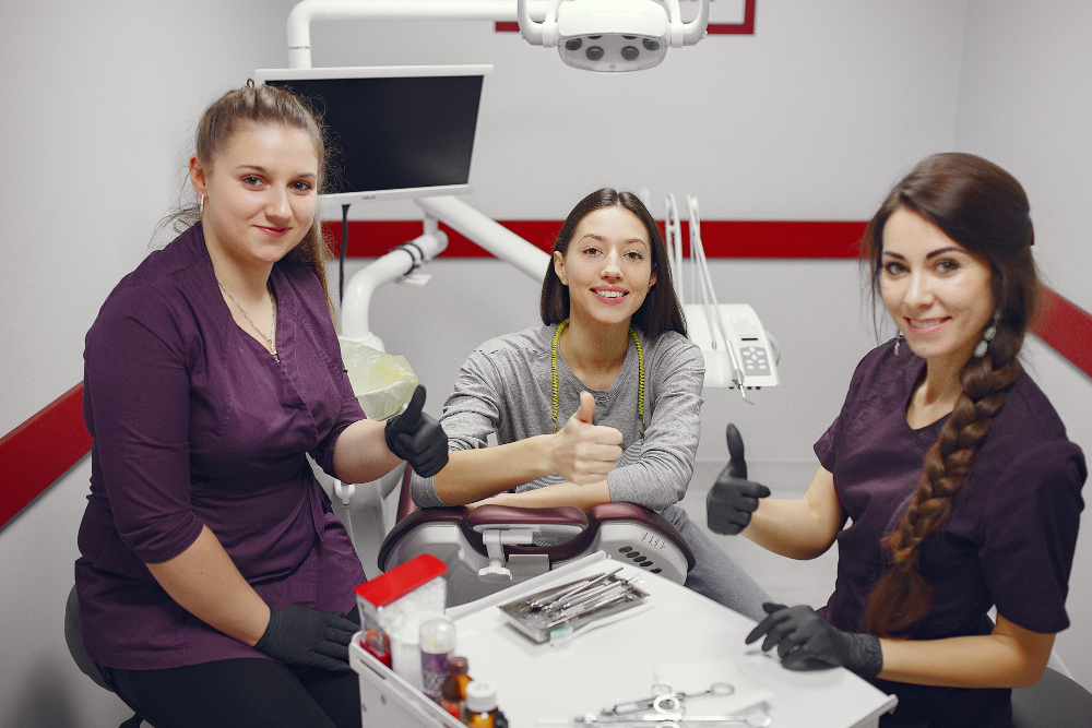 Key factors to consider while selecting the best dental assistant school